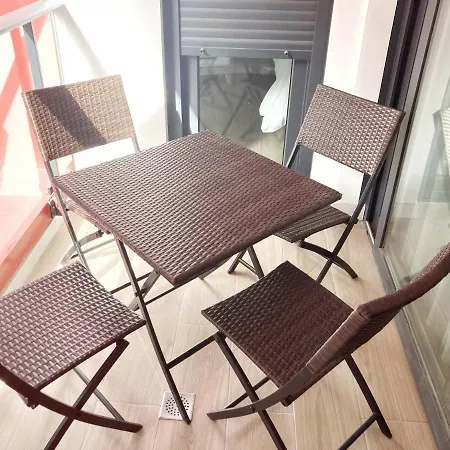La Naval Flat W Garage Apartment *