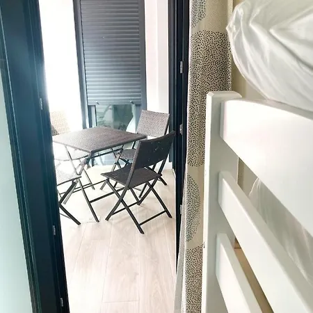 La Naval Flat W Garage
